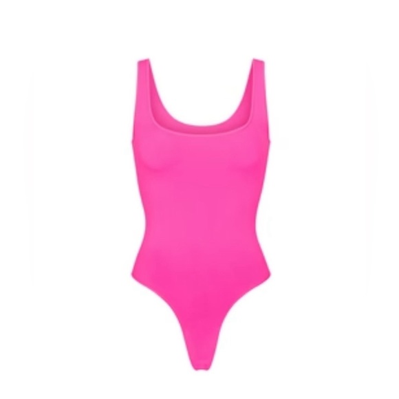Skims Essential scoop neck bodysuit - Picture 2 of 7